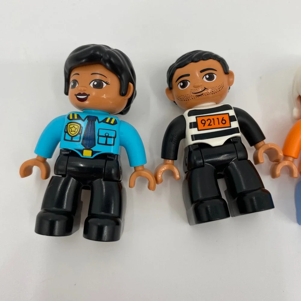 LEGO Duplo Minifigure Lot Police Officer Prisoner 92116‎ Grandma Boy 4 Figures